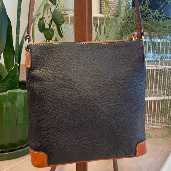 Dooney & Bourke Pebble Grain Large Tassel Crossbody, black 🖤 - Picture 3 of 12